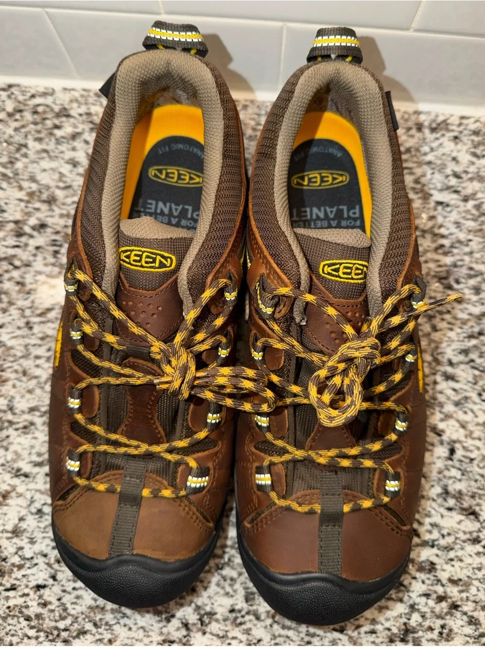 KEEN Men's Targhee II Waterproof Hiking Shoes Size 10.5 Cascade Brown Low/ clean